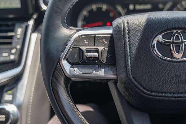 2023 Toyota Landcruiser Sahara FJA300R
