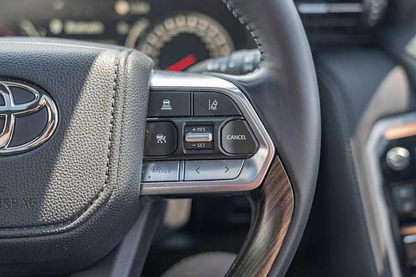 2023 Toyota Landcruiser Sahara FJA300R
