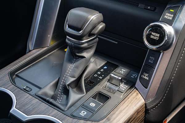 2023 Toyota Landcruiser Sahara FJA300R