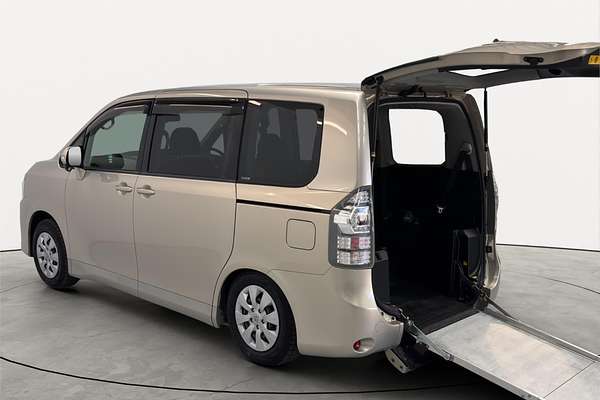 2012 Toyota Voxy XL Edition Welcab ZRR70