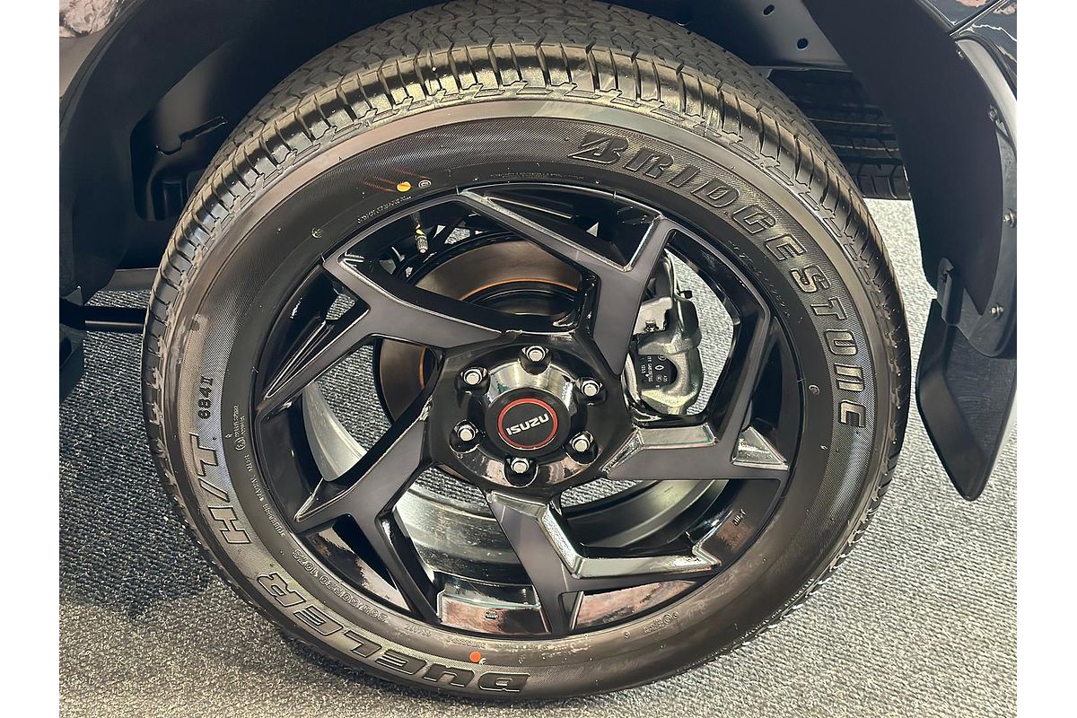 2025 Isuzu MU-X X-TERRAIN
