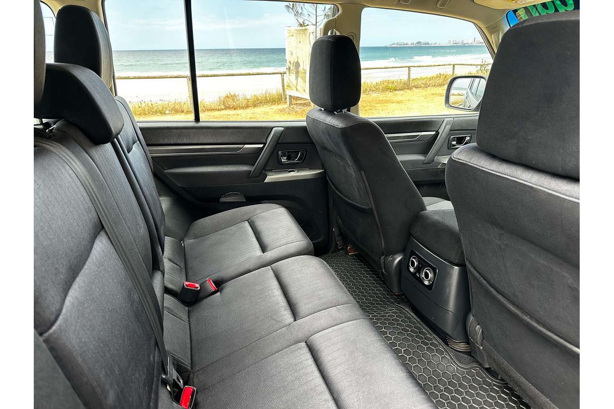 2013 Mitsubishi Pajero GLX-R NW