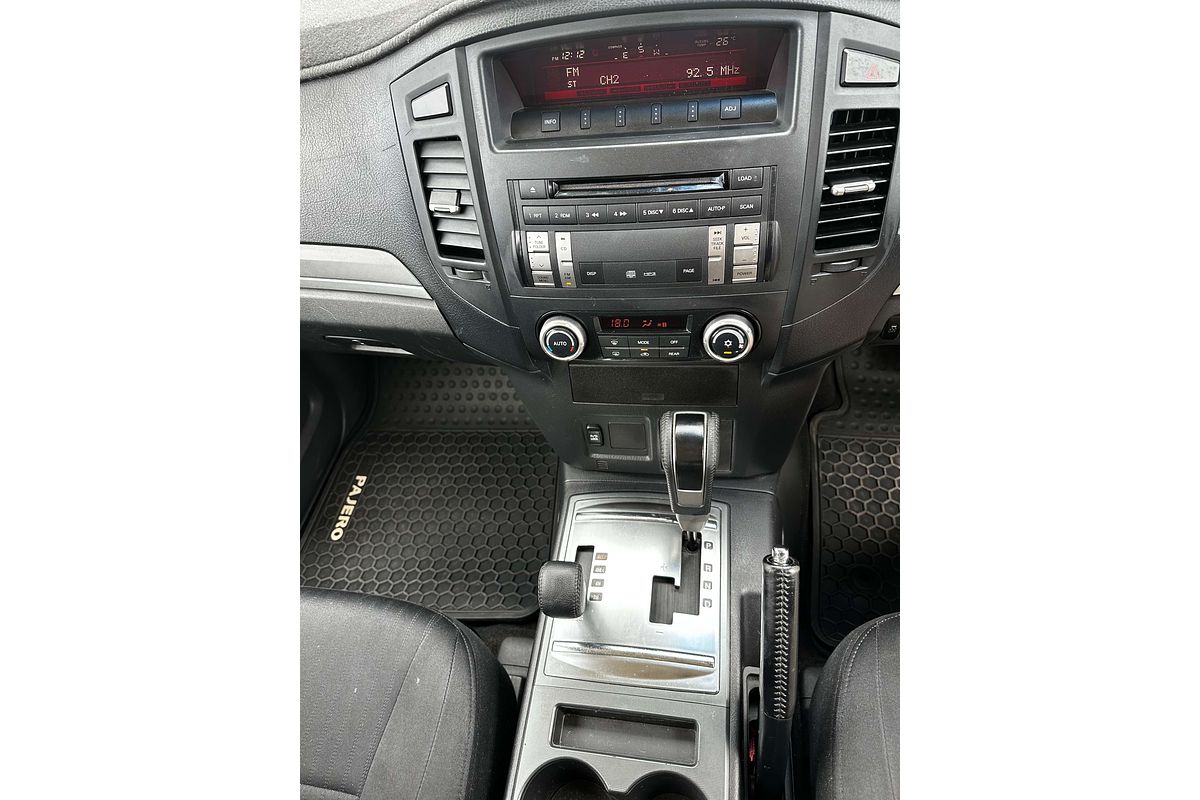 2013 Mitsubishi Pajero GLX-R NW