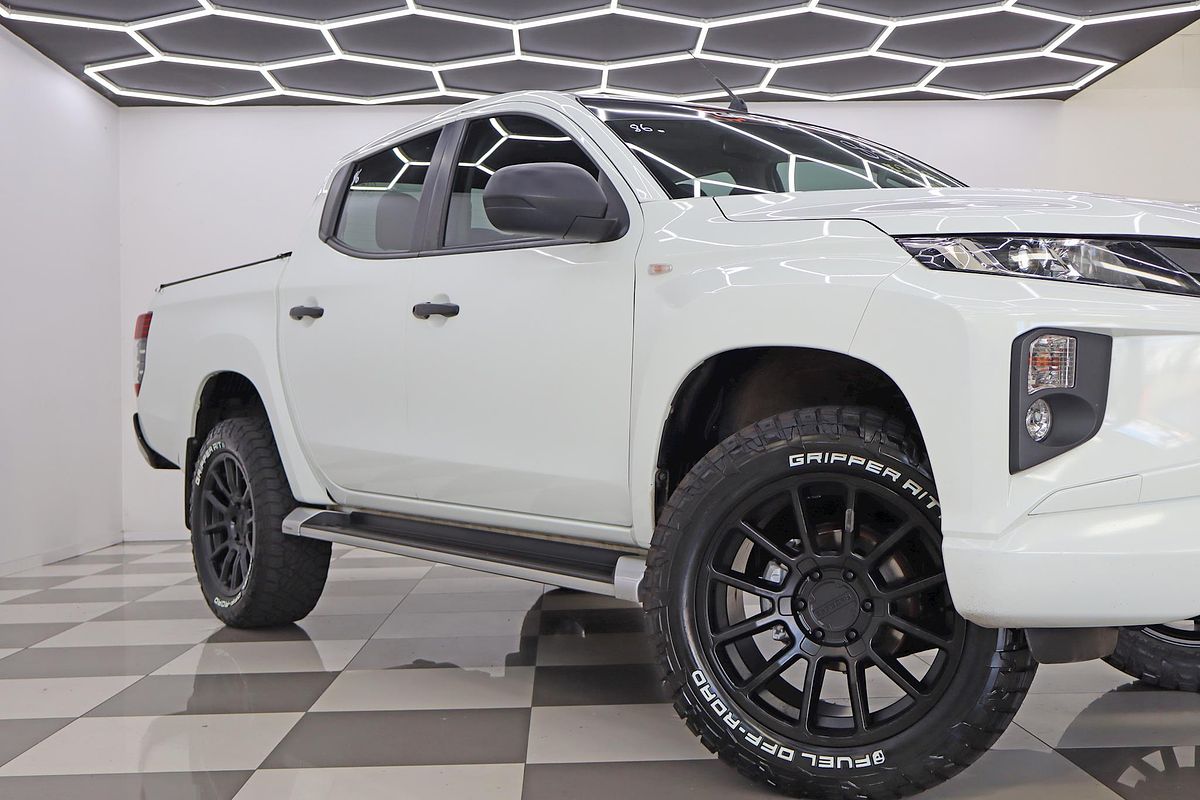 2022 Mitsubishi Triton GLX+ MR 4X4