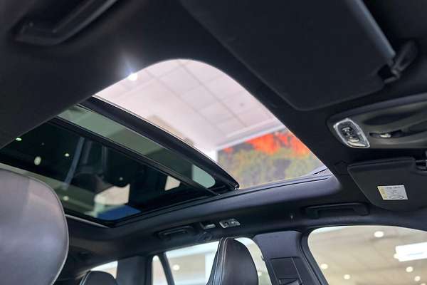 2016 Volvo XC90 T8 R-Design