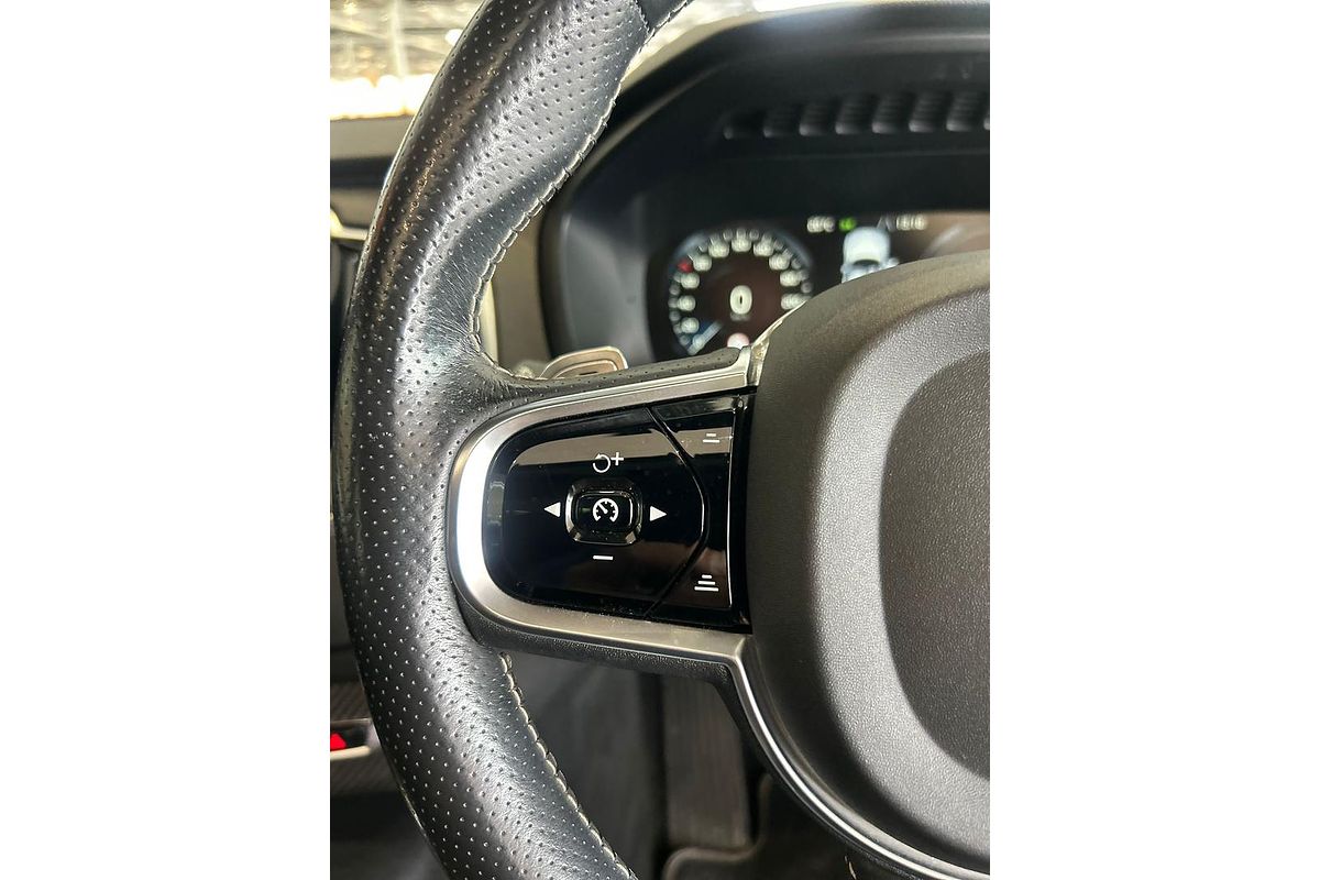 2016 Volvo XC90 T8 R-Design