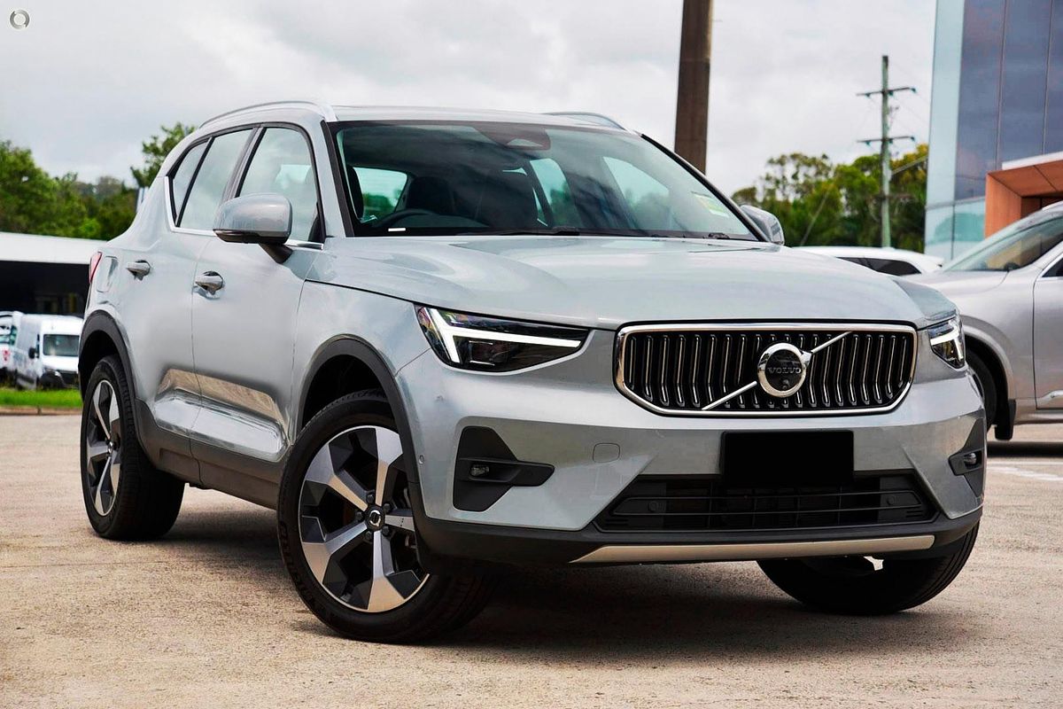 2025 Volvo XC40 Ultra B4 Bright