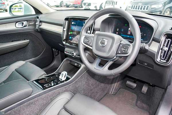 2025 Volvo XC40 Ultra B4 Bright