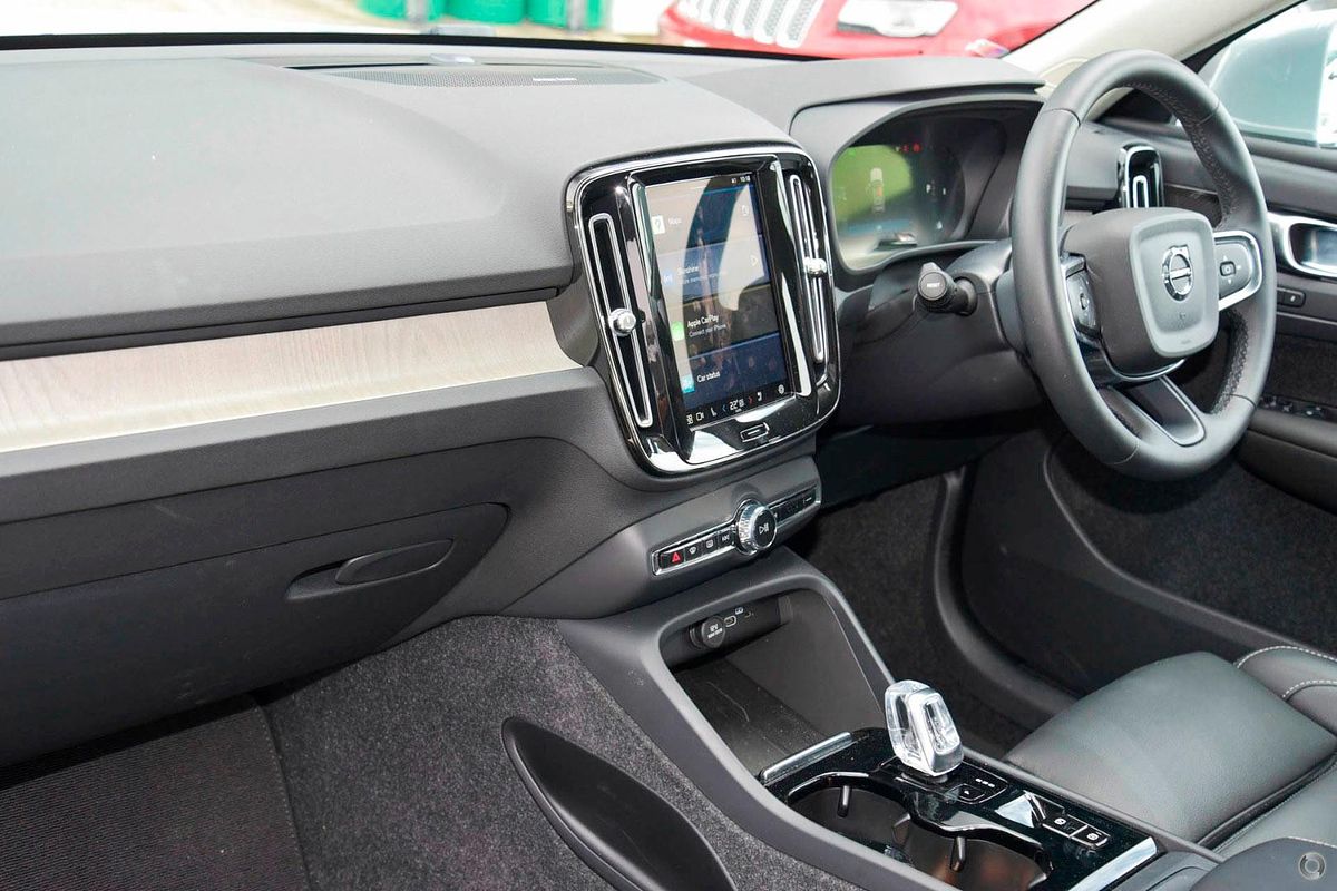 2025 Volvo XC40 Ultra B4 Bright