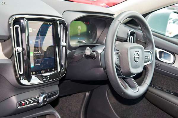 2025 Volvo XC40 Ultra B4 Bright