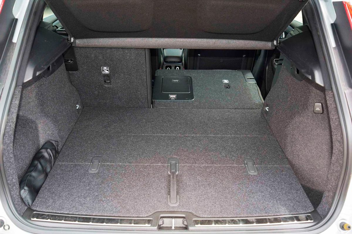 2025 Volvo XC40 Ultra B4 Bright