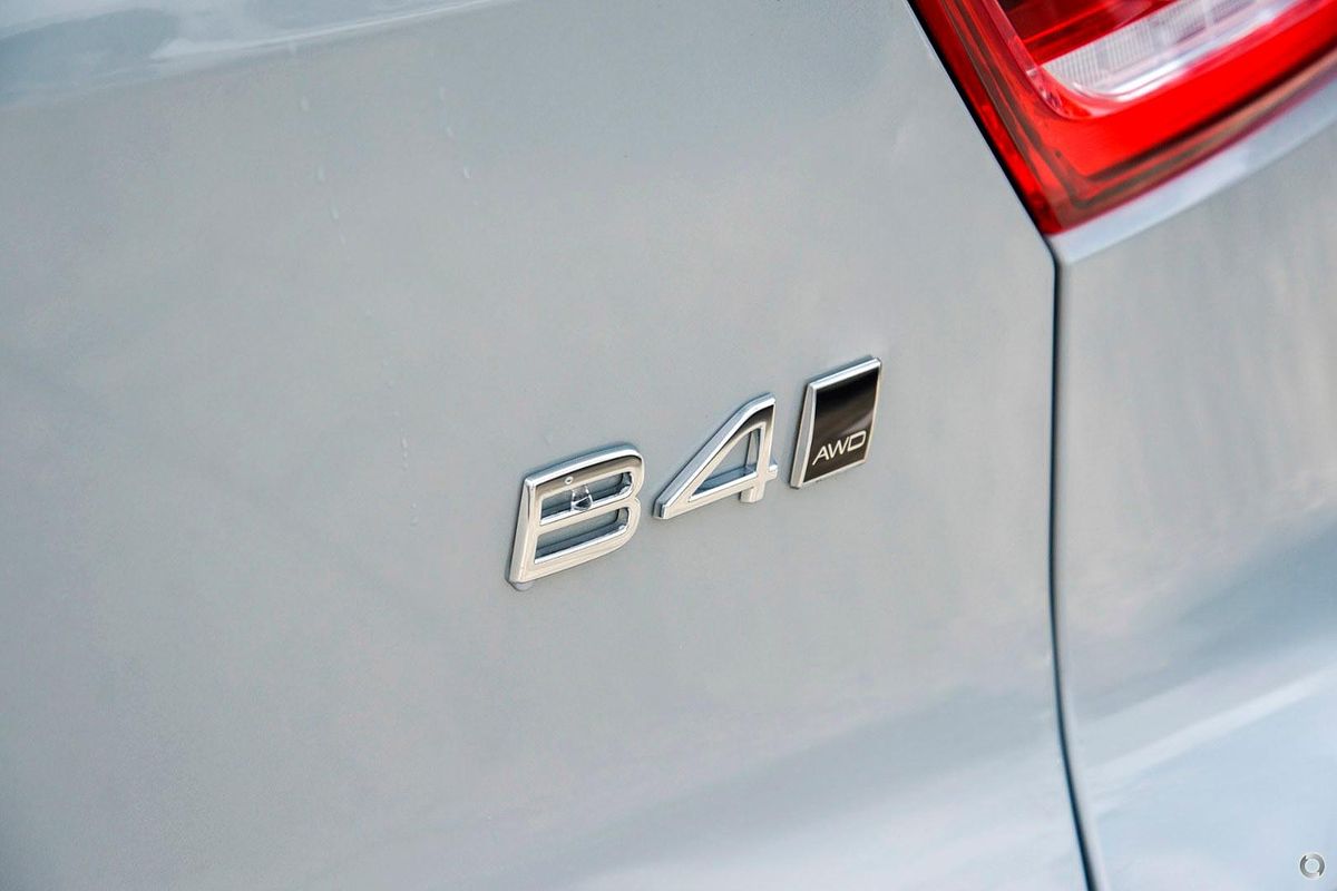 2025 Volvo XC40 Ultra B4 Bright