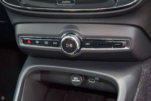 2025 Volvo XC40 Ultra B4 Bright