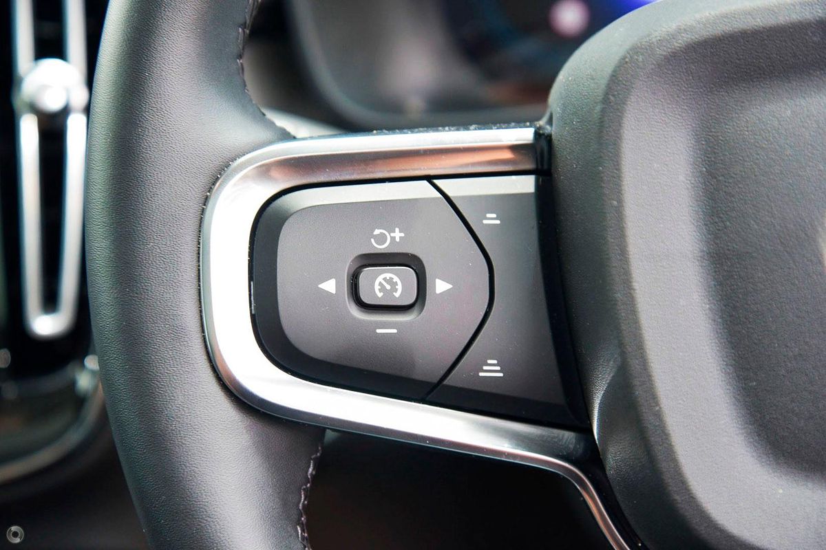 2025 Volvo XC40 Ultra B4 Bright