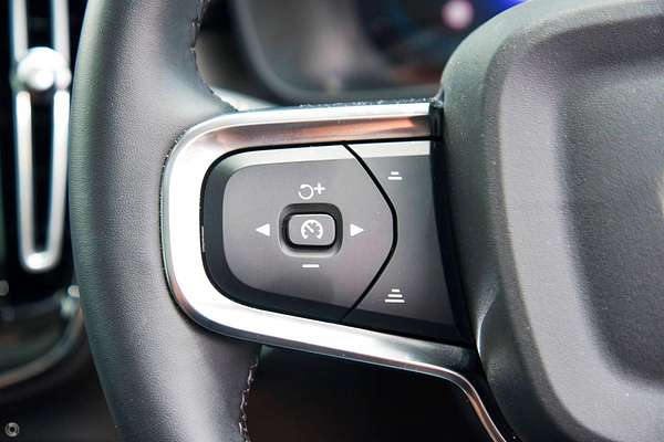 2025 Volvo XC40 Ultra B4 Bright