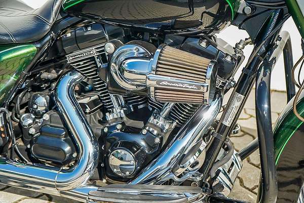 2014 Harley-Davidson CVO Road King (FLHRSE) CVO