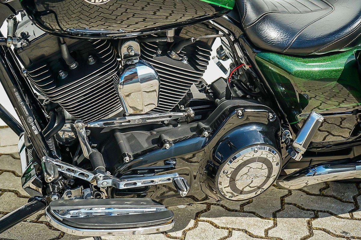 2014 Harley-Davidson CVO Road King (FLHRSE) CVO