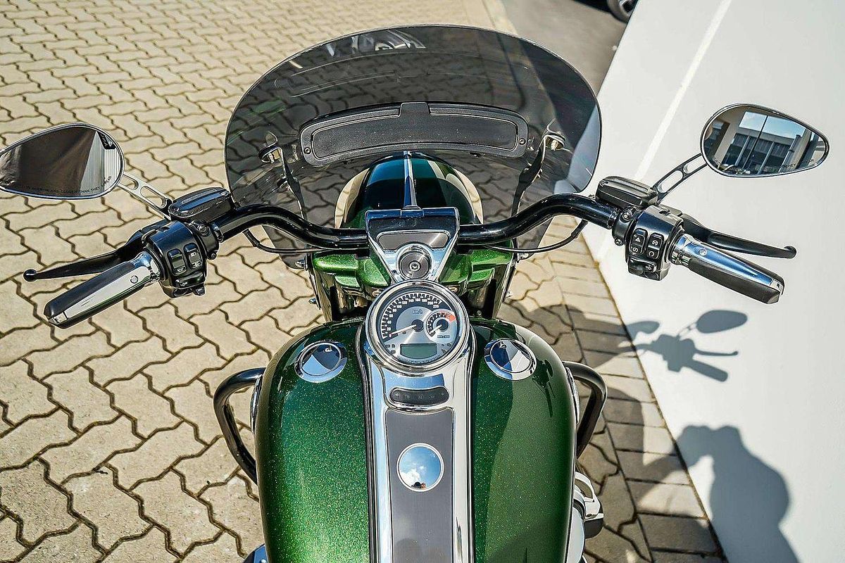 2014 Harley-Davidson CVO Road King (FLHRSE) CVO
