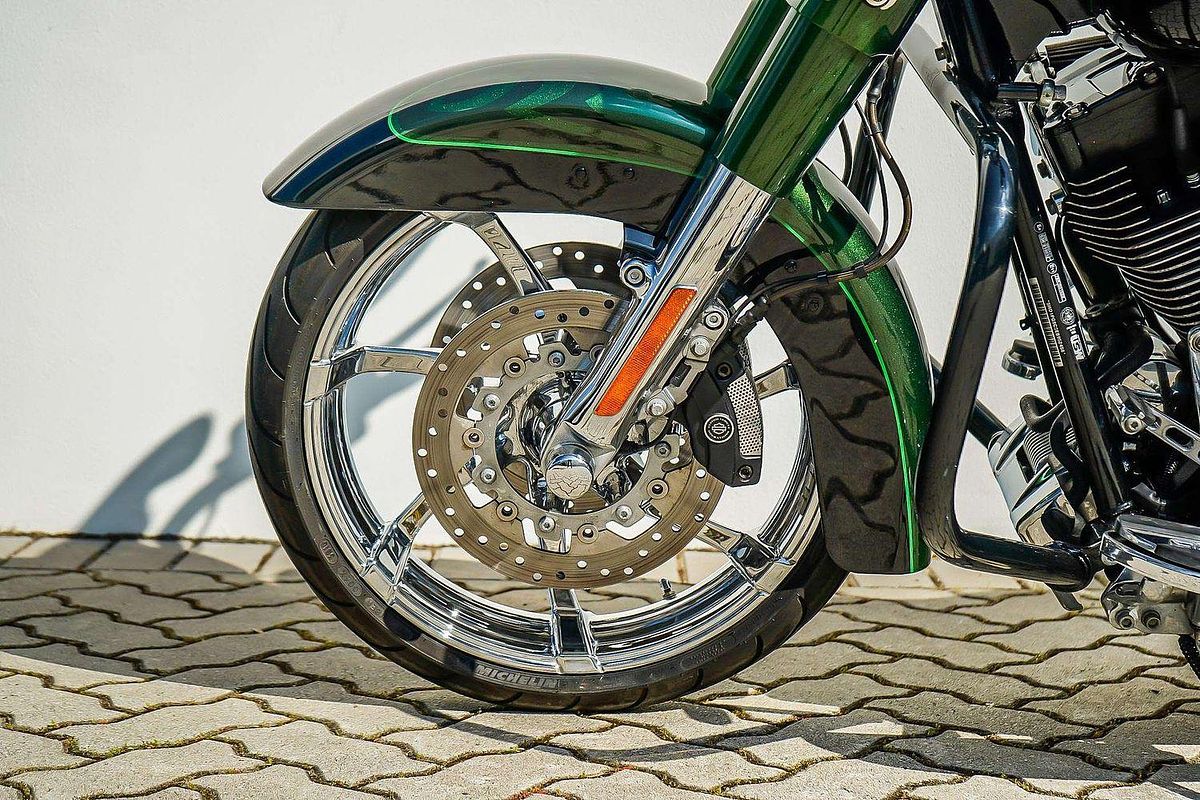 2014 Harley-Davidson CVO Road King (FLHRSE) CVO