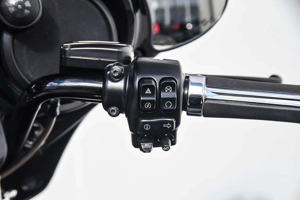 2017 Harley-Davidson CVO Street Glide 114 (FLHXSE) Touring
