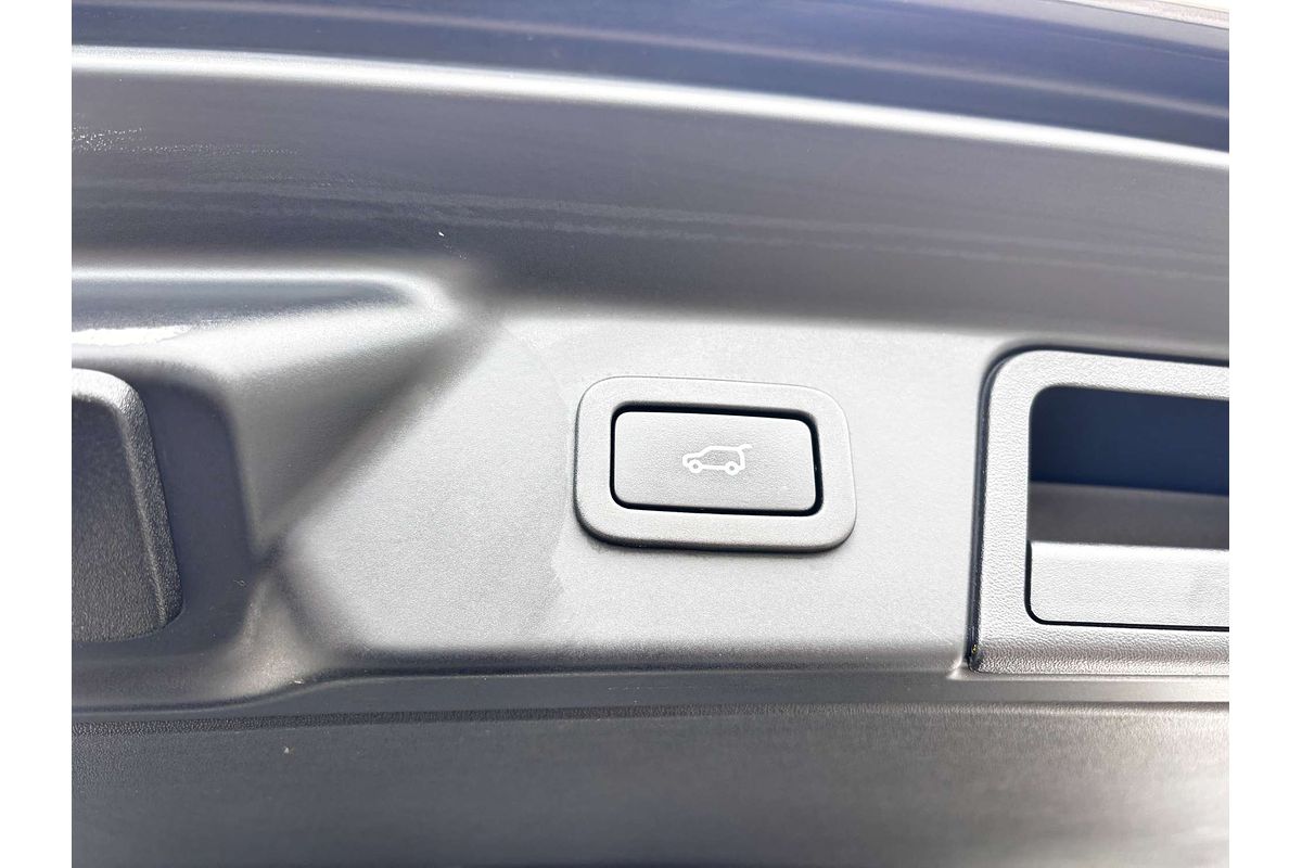 2022 Land Rover Range Rover Velar P250 R-Dynamic S L560