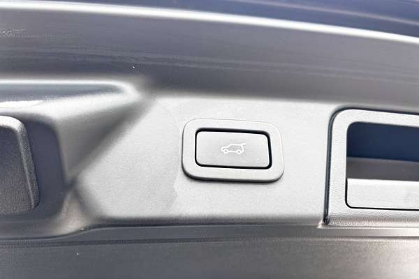 2022 Land Rover Range Rover Velar P250 R-Dynamic S L560