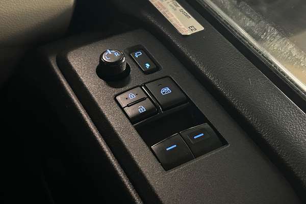 2019 Toyota Hiace Hiace Bus SLWB 2.8L T Diesel Automatic