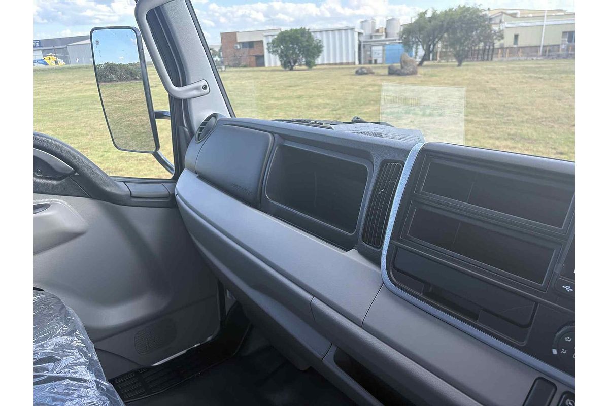 2025 Fuso Canter FG