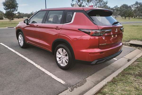 2025 Mitsubishi Outlander ES ZM