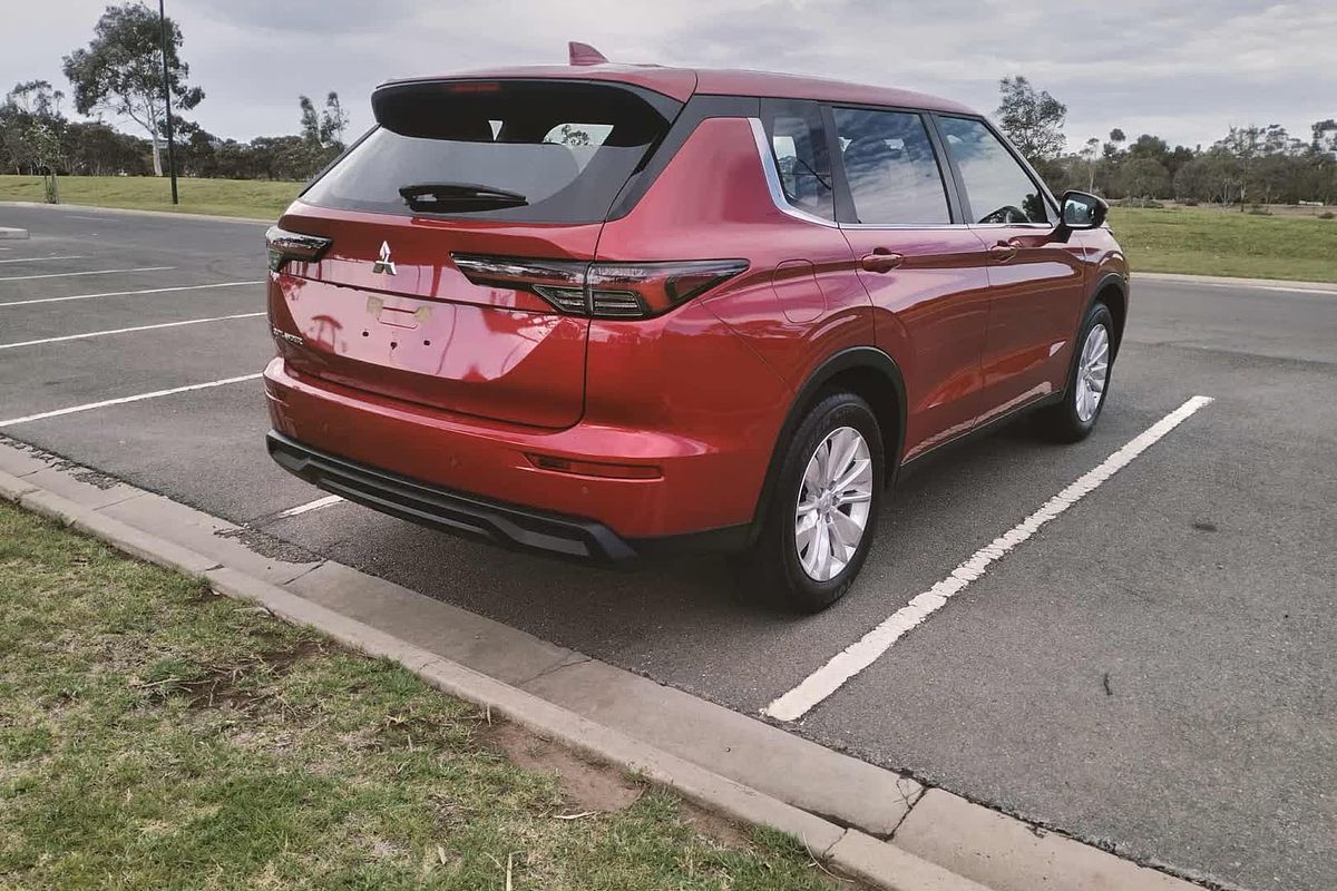 2025 Mitsubishi Outlander ES ZM