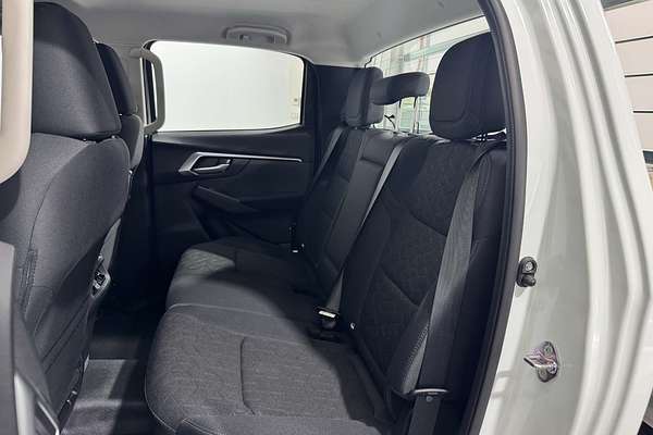 2025 Isuzu D-MAX LS-M  4X4