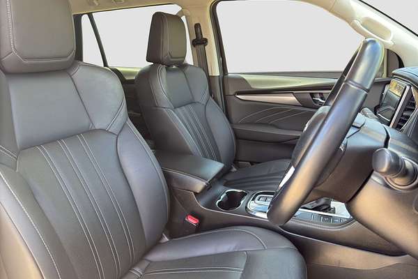 2022 Isuzu MU-X LS-T