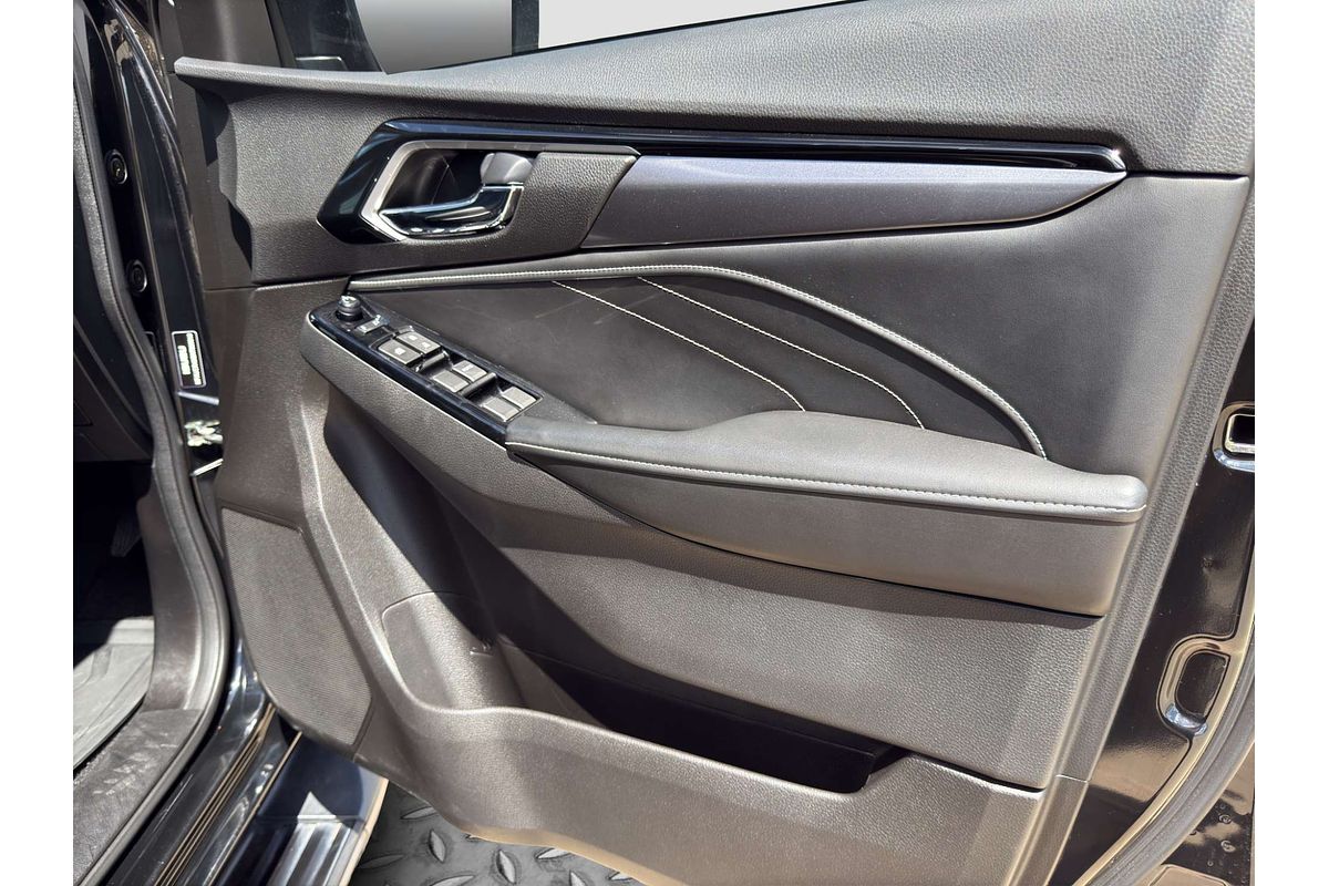 2022 Isuzu MU-X LS-T