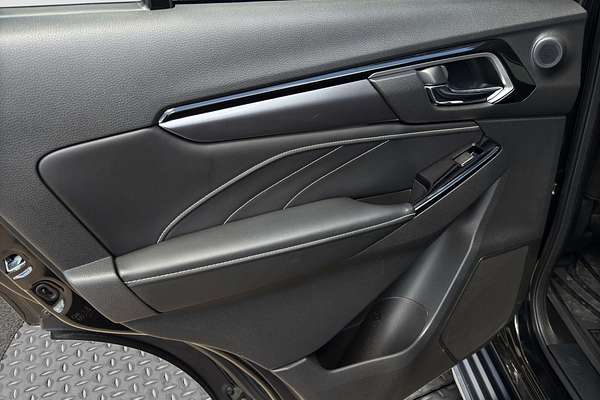 2022 Isuzu MU-X LS-T