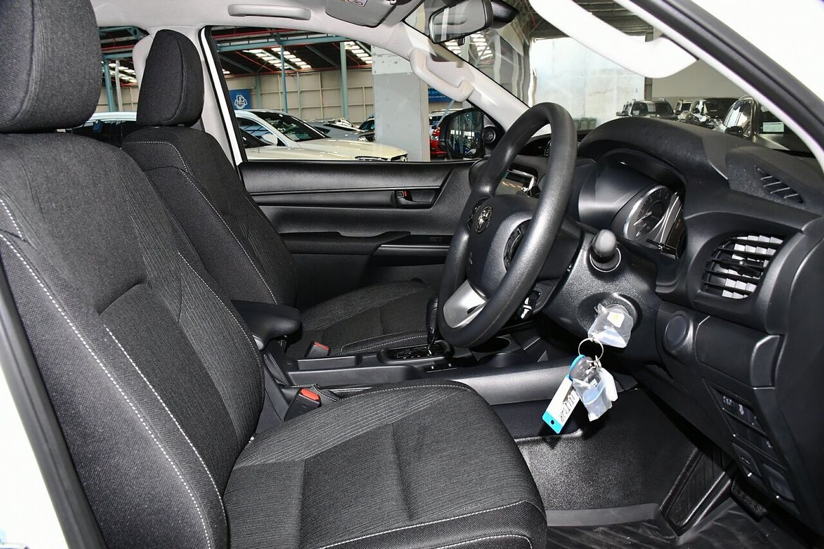 2025 Toyota Hilux SR GUN126R 4X4