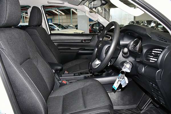 2025 Toyota Hilux SR GUN126R 4X4