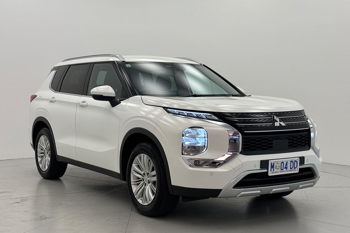 2024 Mitsubishi Outlander LS ZM