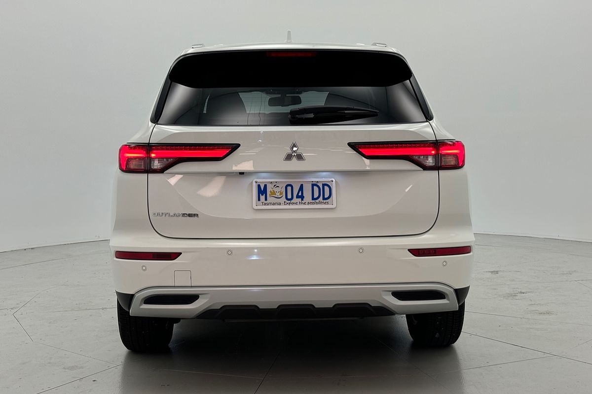 2024 Mitsubishi Outlander LS ZM
