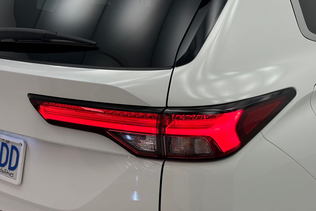 2024 Mitsubishi Outlander LS ZM