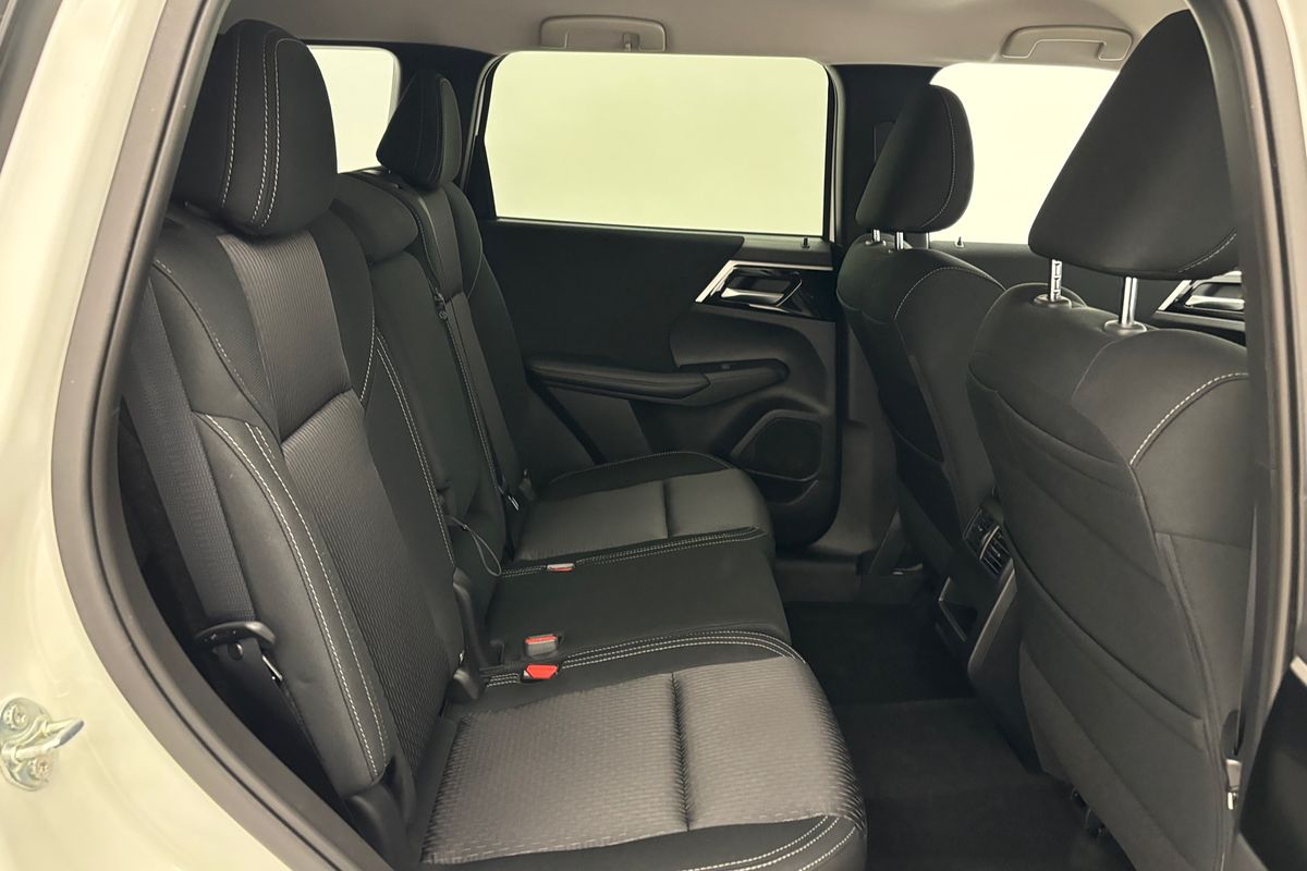 2024 Mitsubishi Outlander LS ZM