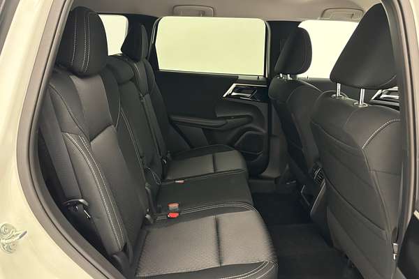 2024 Mitsubishi Outlander LS ZM