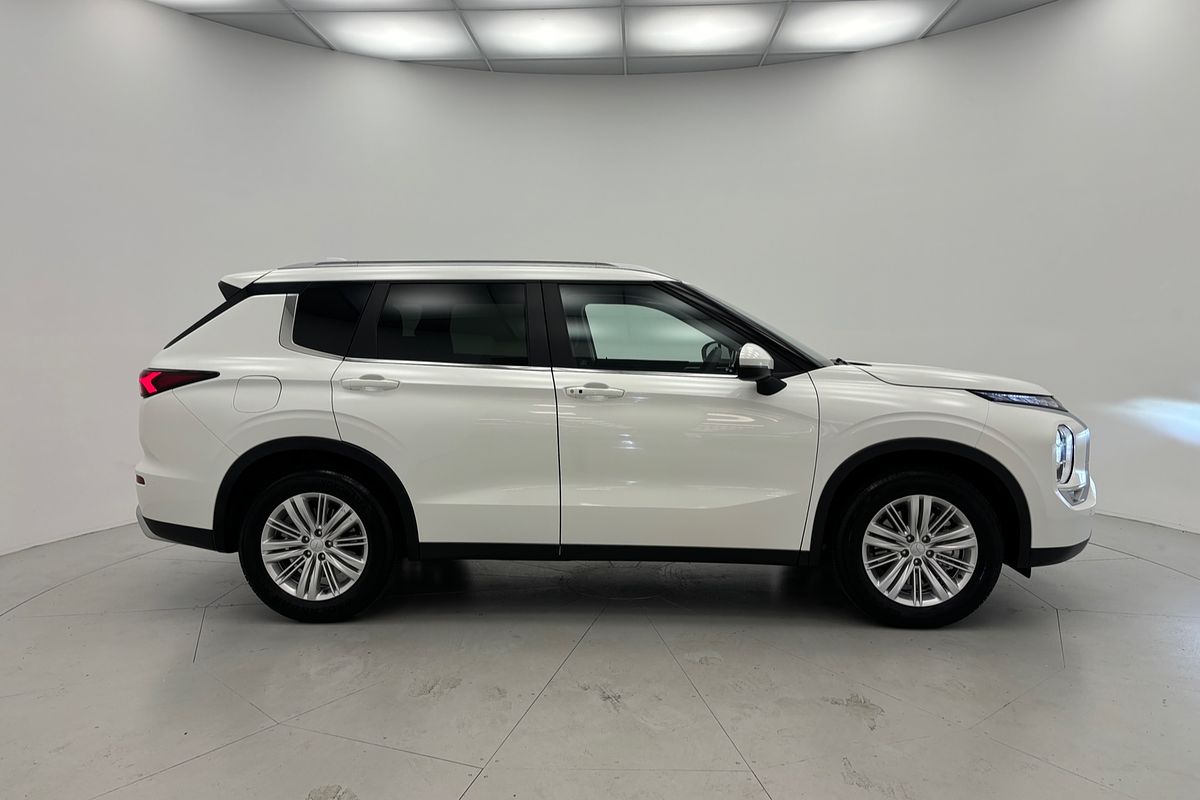 2024 Mitsubishi Outlander LS ZM