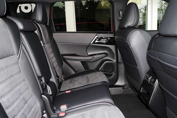 2024 Mitsubishi Outlander Black Edition ZM