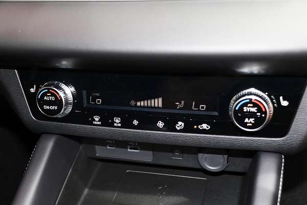2024 Mitsubishi Outlander Black Edition ZM