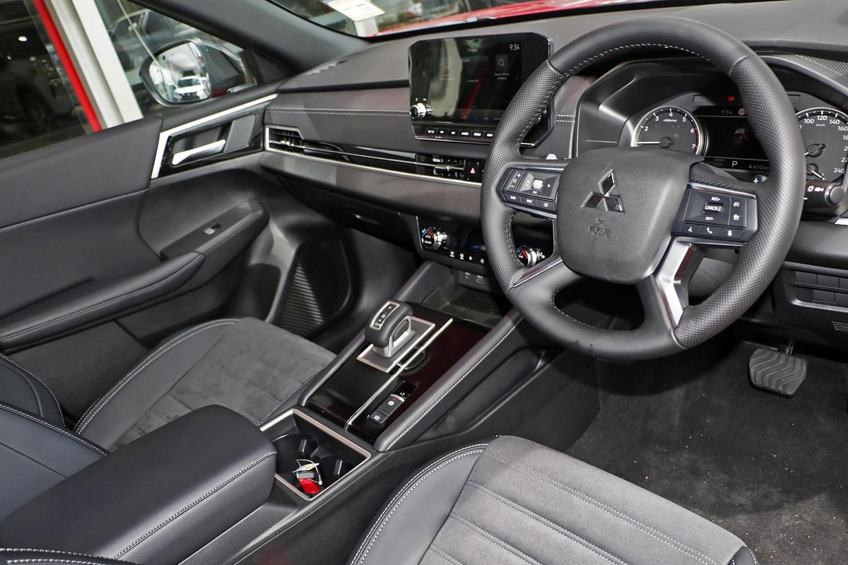 2024 Mitsubishi Outlander Black Edition ZM