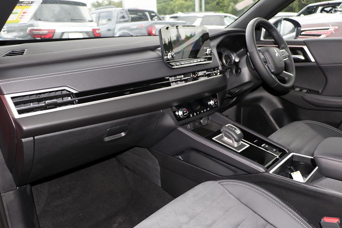 2024 Mitsubishi Outlander Black Edition ZM