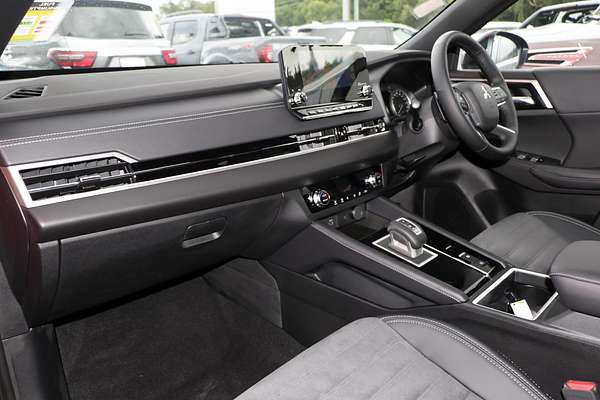 2024 Mitsubishi Outlander Black Edition ZM