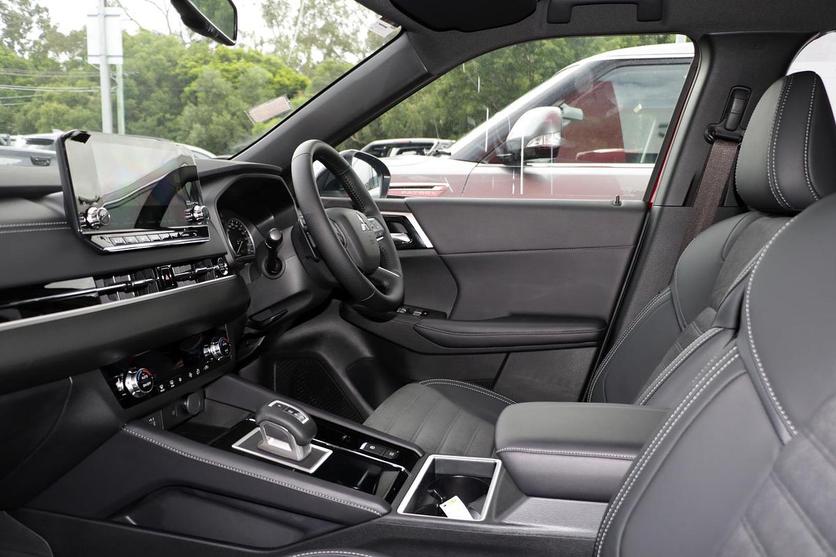 2024 Mitsubishi Outlander Black Edition ZM