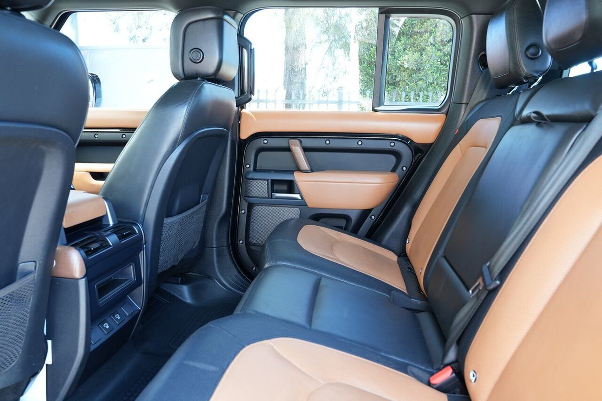 2022 Land Rover Defender 110 D300 X-Dynamic HSE L663