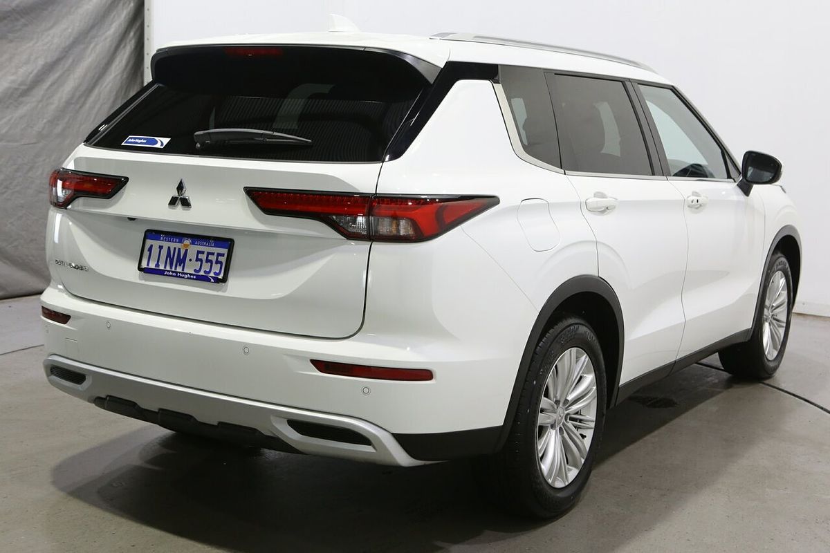 2024 Mitsubishi Outlander LS ZM